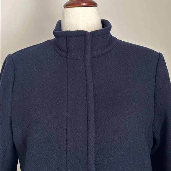 Talbots Women’s Wool Blend Coat Size 8 Navy Blue Fabric Woven in Italy Gold Zip - Picture 5 of 15